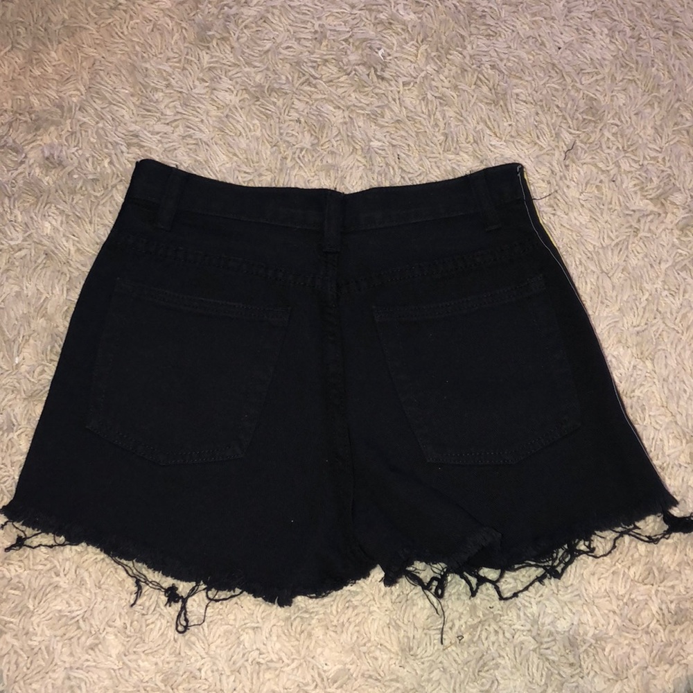 Black Jean Shorts- SIGNATURE8 brand - Picture 3 of 3